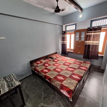 Vishnu Rest House Varanasi Exterior foto